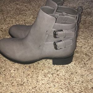Grey old Navy bootie size 8
